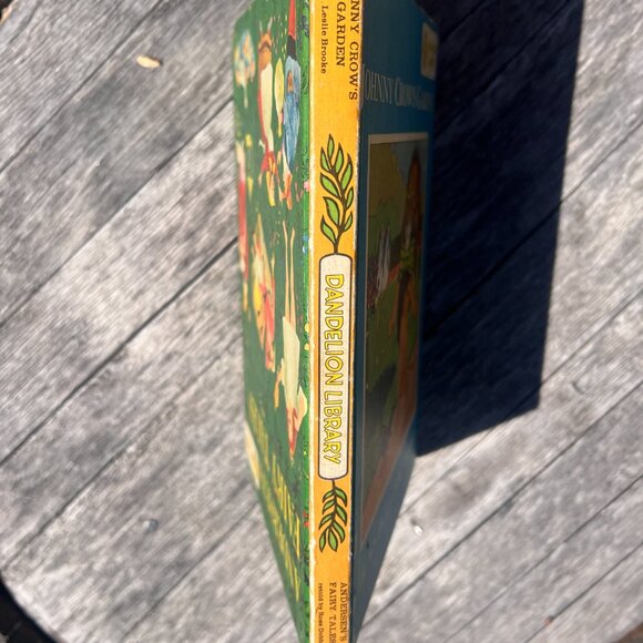 Childrens Book - Flip - Two Sections - Dandelion Library - Picture 6 of 10